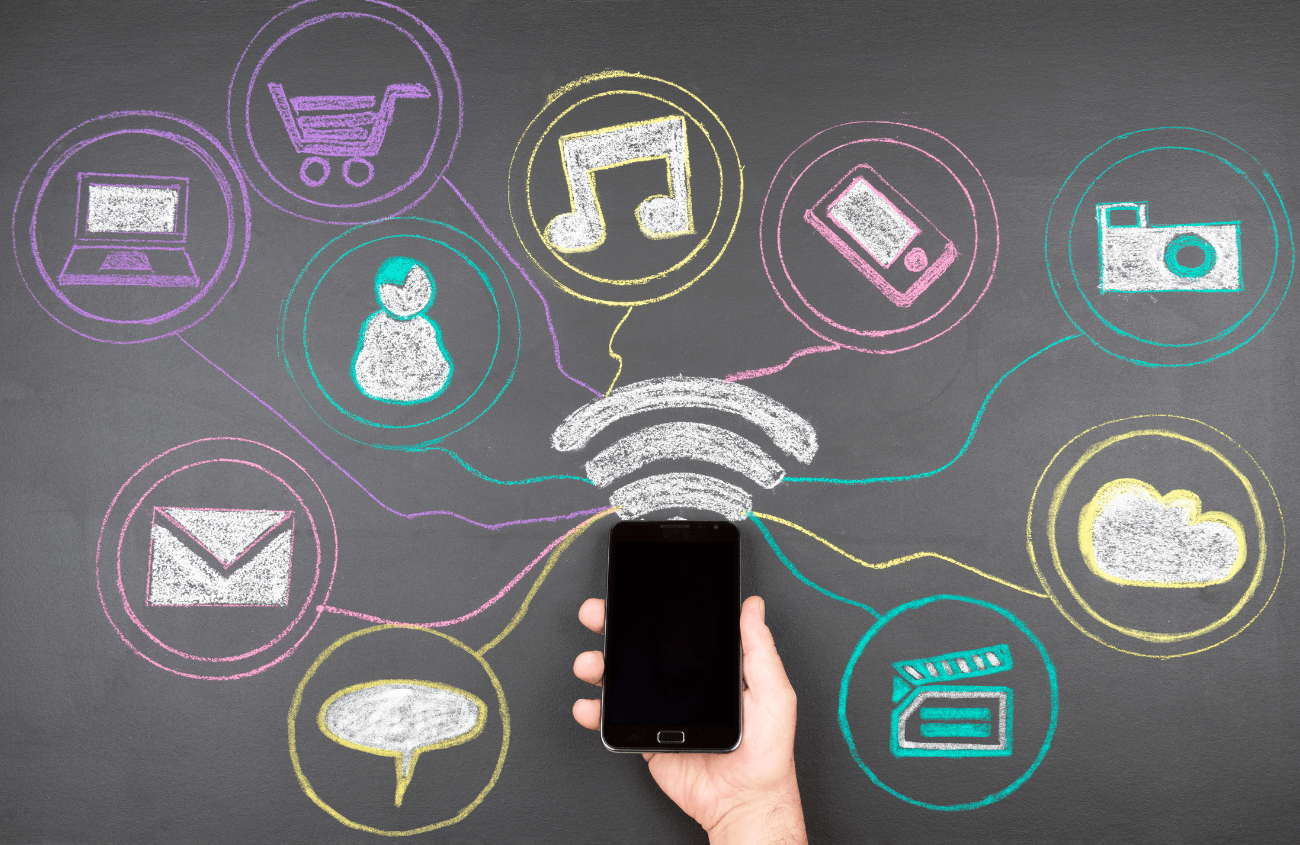 Smartphone linked to social media icons, showing their influence on Google rankings.
